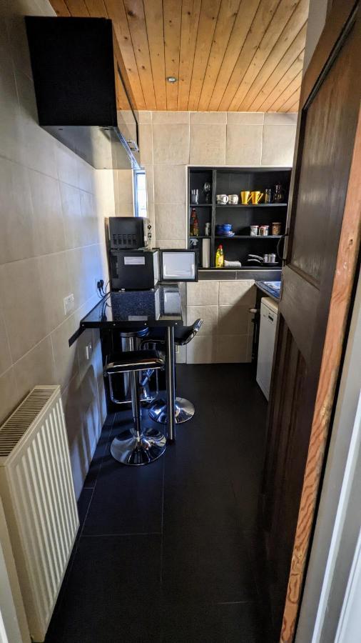 Ferienwohnung Quiet Comfortable Patcham Studio Free Parking Hallway Shared With Host Hove Exterior foto